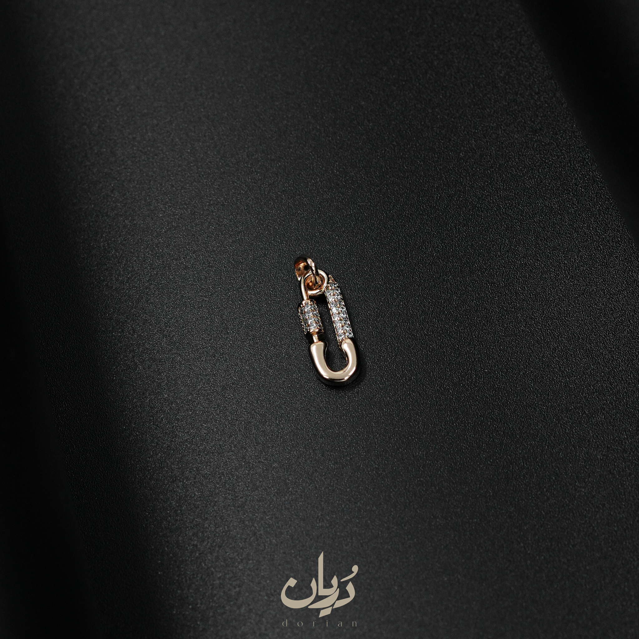 آویز گردن سنجاق